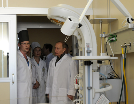 Председатель Правительства РФ В.В. Путин во время визита в Рязанский перинатальный центр. Фото сайта http://www.rzn.info/